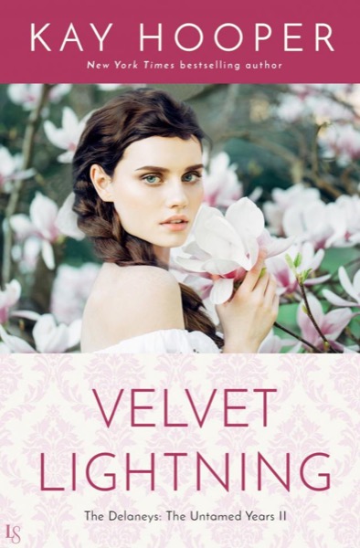 Velvet Ligntning by Kay Hooper